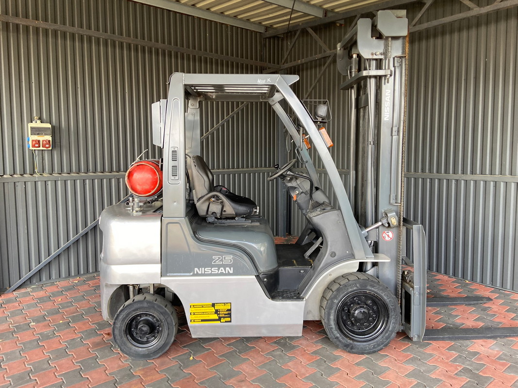 NISSAN UL02A25W HASZNÁLT TARGONCA