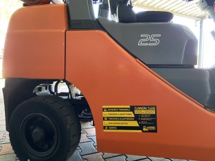 TOYOTA 02-8FGF25 HASZNÁLT TARGONCA