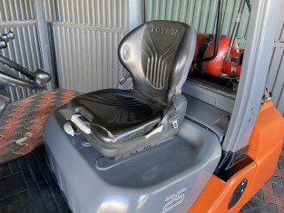 TOYOTA 02-8FGF25 HASZNÁLT TARGONCA