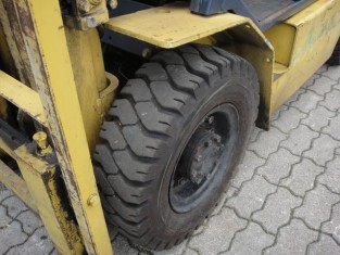KOMATSU FG25L-11 HASZNÁLT TARGONCA
