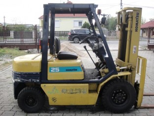 KOMATSU FG25L-11 HASZNÁLT TARGONCA