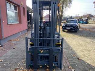 KOMATSU FG30SHT-12 HASZNÁLT TARGONCA