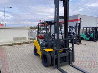 KOMATSU FG30T-17 HASZNÁLT TARGONCA