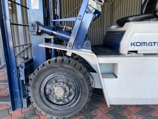 KOMATSU FG33N-5 HASZNÁLT TARGONCA