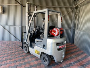 NISSAN P1F1A15D HASZNÁLT TARGONCA