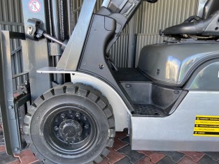 NISSAN P1F2A25D HASZNÁLT TARGONCA