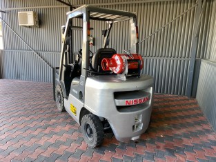 NISSAN P1F2A25D HASZNÁLT TARGONCA