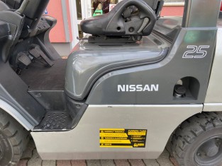NISSAN P1F2A25D HASZNÁLT TARGONCA