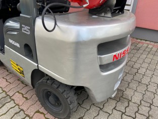 NISSAN P1F2A25D HASZNÁLT TARGONCA