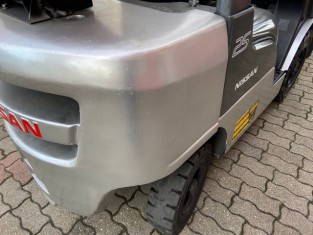 NISSAN P1F2A25D HASZNÁLT TARGONCA