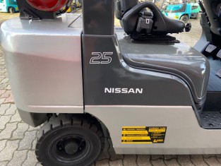 NISSAN P1F2A25D HASZNÁLT TARGONCA