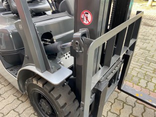 NISSAN P1F2A25D HASZNÁLT TARGONCA