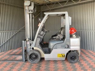 NISSAN UL02A25W HASZNÁLT TARGONCA