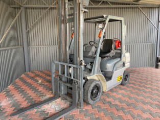 NISSAN UL02A25W HASZNÁLT TARGONCA