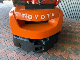 TOYOTA 02-8FGF25 HASZNÁLT TARGONCA