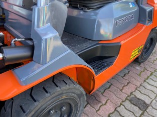 TOYOTA 02-7FG35 HASZNÁLT TARGONCA
