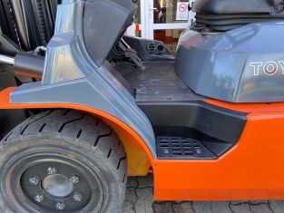 TOYOTA 02-7FG35 HASZNÁLT TARGONCA
