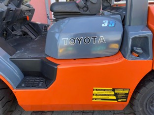 TOYOTA 02-7FG35 HASZNÁLT TARGONCA