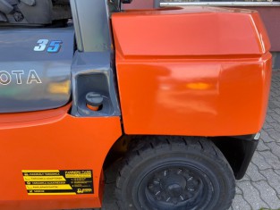 TOYOTA 02-7FG35 HASZNÁLT TARGONCA