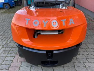 TOYOTA 02-7FG35 HASZNÁLT TARGONCA