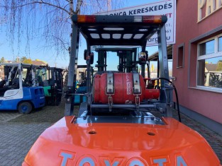 TOYOTA 02-7FG35 HASZNÁLT TARGONCA
