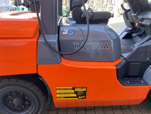 TOYOTA 02-7FG35 HASZNÁLT TARGONCA