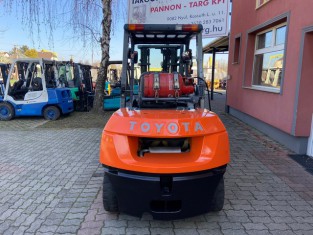 TOYOTA 02-7FG35 HASZNÁLT TARGONCA