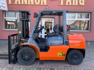 TOYOTA 02-7FG35 HASZNÁLT TARGONCA