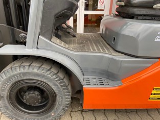 TOYOTA 02-8FGF25 HASZNÁLT TARGONCA