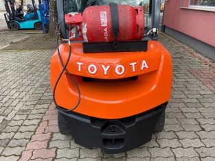 TOYOTA 02-8FGF25 HASZNÁLT TARGONCA