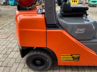 TOYOTA 02-8FGF25 HASZNÁLT TARGONCA