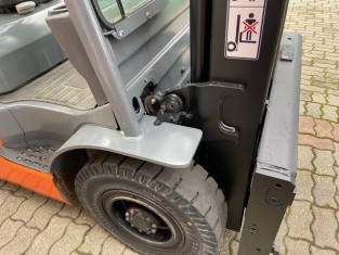 TOYOTA 02-8FGF25 HASZNÁLT TARGONCA