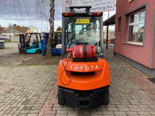TOYOTA 02-8FGF25 HASZNÁLT TARGONCA