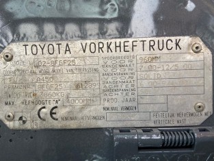 TOYOTA 02-8FGF25 HASZNÁLT TARGONCA