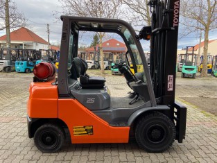 TOYOTA 02-8FGF25 HASZNÁLT TARGONCA