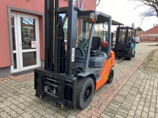 TOYOTA 02-8FGF25 HASZNÁLT TARGONCA