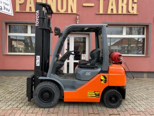 TOYOTA 02-8FGF25 HASZNÁLT TARGONCA